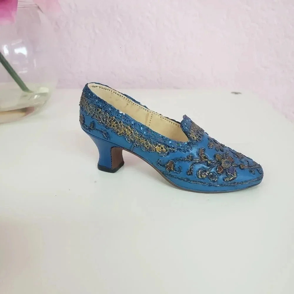 Just the Right Shoe by Raine